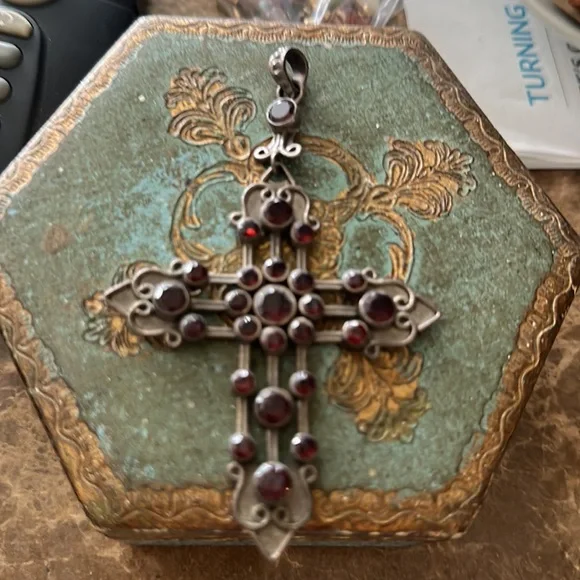 Large faceted garnet encrusted sterling silver antiqued patina  cross vintage - Picture 7 of 10